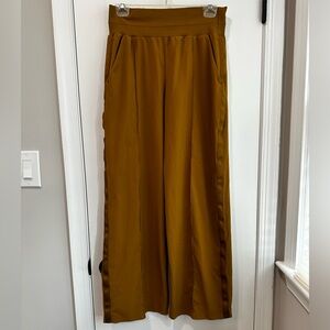 Athleta Nolita size 8 women wide leg pants, mustard color, 4 pockets
